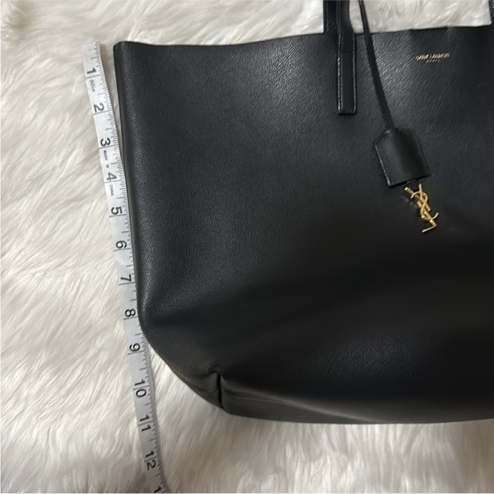 Yves Saint Laurent Black Leather Tote Bag with Sleek Design - Picture 10 of 15